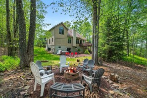 House | 5 bedrooms, Internet - Spa Retreat With Hot Tub Sauna and Game Rooms (Lake Harmony)