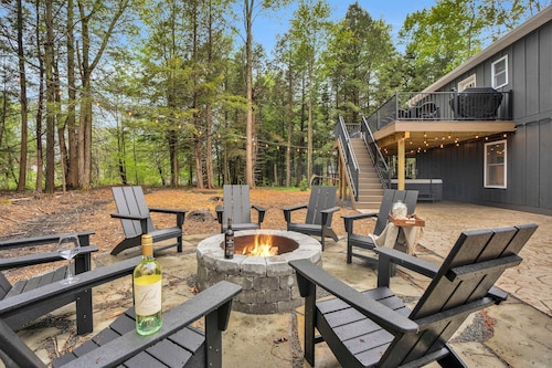 Hottub Firepit Gameroom 10mins2jackfrostbigboulder