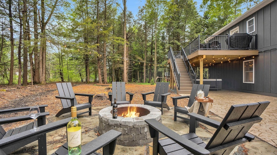 Hottub Firepit Gameroom 10mins2jackfrostbigboulder