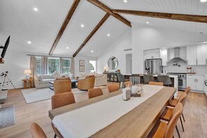 House | 6 bedrooms, Internet - Hottub Firepit Gameroom 10mins2jackfrostbigboulder (Blakeslee)