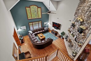 8 bedrooms, Internet - Luxe Sleeps20 Bar Lounge Karaoke Hottub Gameroom (Lake Harmony)