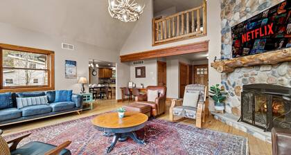 Fam-friendly Cabin Mins 2 Beach Ski w Hot Tub
