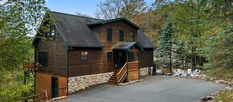 Fam-friendly Cabin Mins 2 Beach Ski w Hot Tub