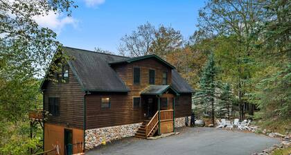 Fam-friendly Cabin Mins 2 Beach Ski w Hot Tub