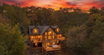 Fam-friendly Cabin Mins 2 Beach Ski w Hot Tub