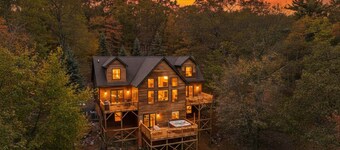 Fam-friendly Cabin Mins 2 Beach Ski w Hot Tub