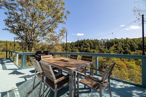 Riverfront Dog Friendly Cabin With Mountain Views