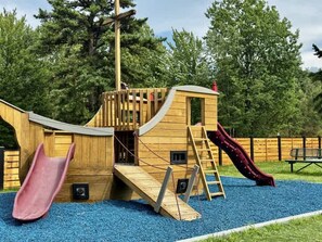 House | 3 bedrooms, Internet - Indoorpool Hottub Gameroom Firepit Dogfriendly (Long Pond)