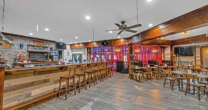 Indoorpool Hottub Gameroom Firepit Dogfriendly