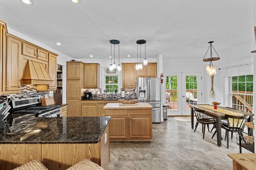 Dog Friendly Farmhouse w Pool Hot Tub Fire Pit