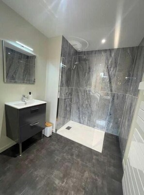 Bathroom - Suite "Petit Prince" - 2/4 Pers (Niergnies)