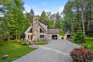 House | 3 bedrooms, Internet - Near Jfbb With Private Hot Tub and Game Room (Albrightsville)