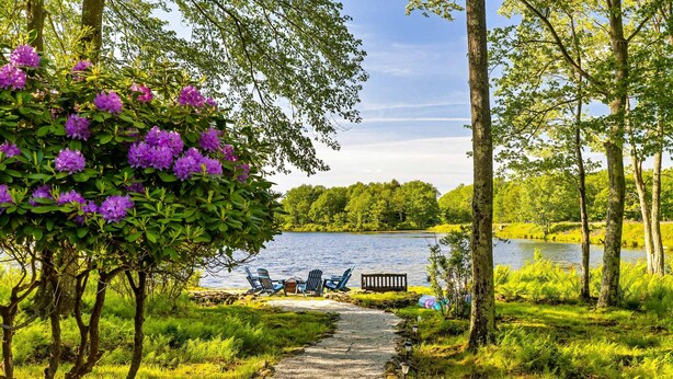 A gravel path leading to a lakeside area with chairs and a bench. - Lakefront Poconos Retreat w Hot Tub Dog Friendly (Gouldsboro)