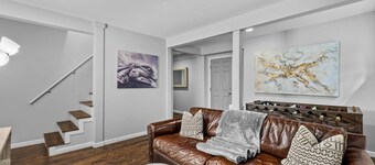 Charming Chalet w Hot Tub King Suite Dog Friendly