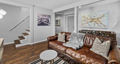 Charming Chalet w Hot Tub King Suite Dog Friendly