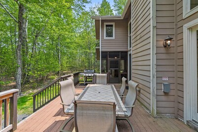 Mins2 Jfbb Split Rock With Hot Tub and Game Room