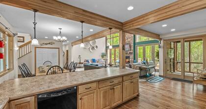 Mins2 Jfbb Split Rock With Hot Tub and Game Room