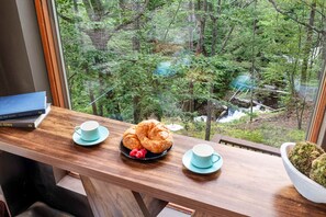 House - Waterfall Views Hot Tub Game Room Dog Friendly (Bushkill)