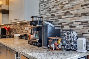 House - Waterfall Views Hot Tub Game Room Dog Friendly (Bushkill)