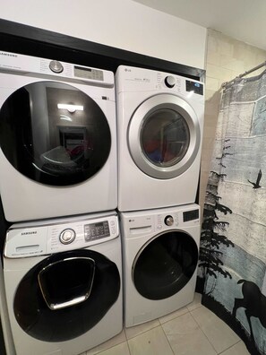 House - Waterfall Views Hot Tub Game Room Dog Friendly (Bushkill)