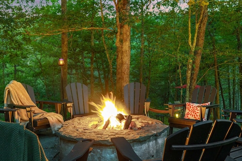 Waterfall Views Hot Tub Game Room Dog Friendly