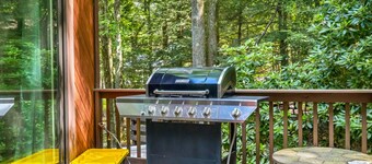 Dog Friendly Escape w Gameroom Hot Tub Fire Pit