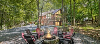 Dog Friendly Escape w Gameroom Hot Tub Fire Pit