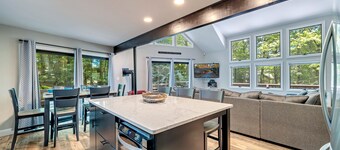 Dog Friendly Escape w Gameroom Hot Tub Fire Pit