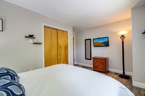 House - Dog Friendly Escape w Gameroom Hot Tub Fire Pit (Lake Harmony)