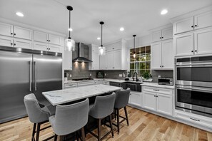 House | 4 bedrooms, Internet - Luxe Lakefront 10min2jfbb w Beach Gameroom Firepit (Blakeslee)