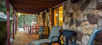 Poconos Speakeasy Hot Tub Dog-friendly Near Ski