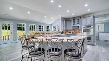 House | 5 bedrooms, Internet