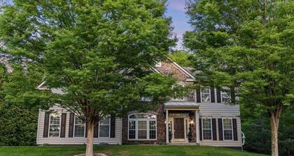 Luxe Pocono Getaway Theater Hot Tub Game Room