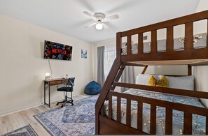 House - Streamside Hot Tub Dog Friendly Resort Access (Pocono Lake)