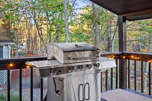 Streamside Hot Tub Dog Friendly Resort Access