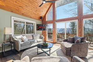 House - Views of Blue Mountain Near App Trail Game Room (Palmerton)