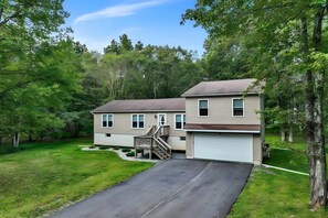 House - Amenity-filled Retreat by Jfbb-pickleball-gameroom (Albrightsville)