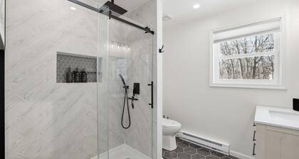 Amenity-filled Retreat by Jfbb-pickleball-gameroom