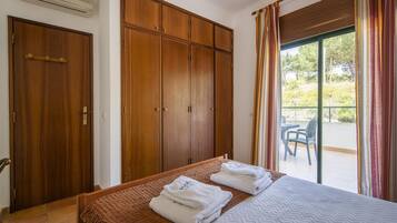 Free WiFi, bed sheets, wheelchair access