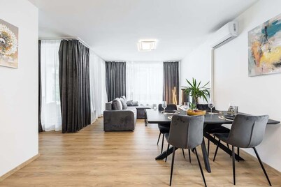 Fabulous Apartment with Terrace & Free Parking