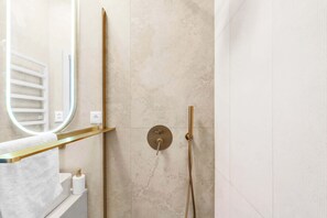 Shower, hair dryer, towels, shampoo - Trendy Apartment in Centrum 2 (Bratislava - Old Town)
