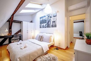 Iron/ironing board, WiFi, bed sheets
