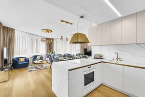 Fridge, microwave, oven, stovetop - Skypark's Luxury Suite II with Prime View (Bratislava - Old Town)
