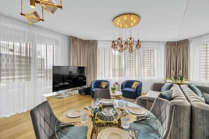 Dining - Skypark's Luxury Suite II with Prime View (Bratislava - Old Town)