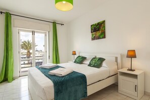 Free WiFi, bed sheets - B77 - Im on Avenida Apartment in Lagos (Lagos)