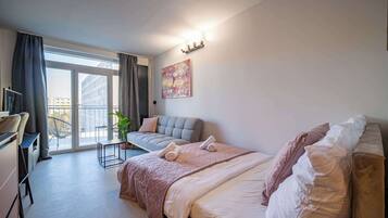 Iron/ironing board, WiFi, bed sheets