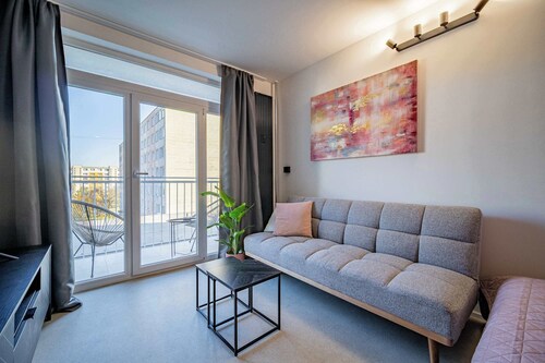 Cozy Hideaway Studio with Balcony