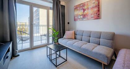 Cozy Hideaway Studio with Balcony