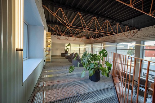 Cozy Hideaway Studio with Balcony