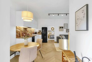 Dining - Quiet Central Apartment on Dunajská - Up to 6 Guests (Bratislava - Old Town)